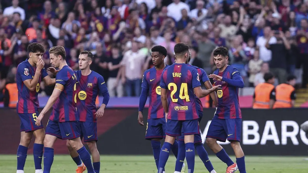 لابورتا يحدد اسم لاعب في برشلونة يجسد إرث يوهان كرويف الكروي داخل الملعب